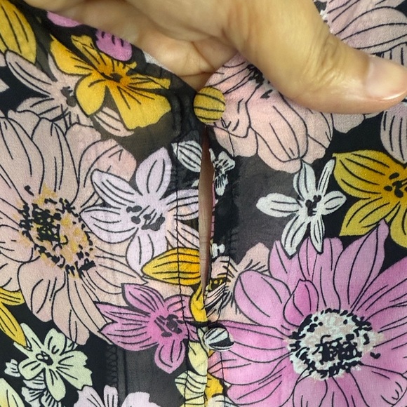 BB Dakota Floral Flutter Sleeve Button Loops Large Blouse - Pink, Yellow, Black - Picture 6 of 11